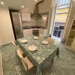 Casa Calu Castel Capuano * Napels
