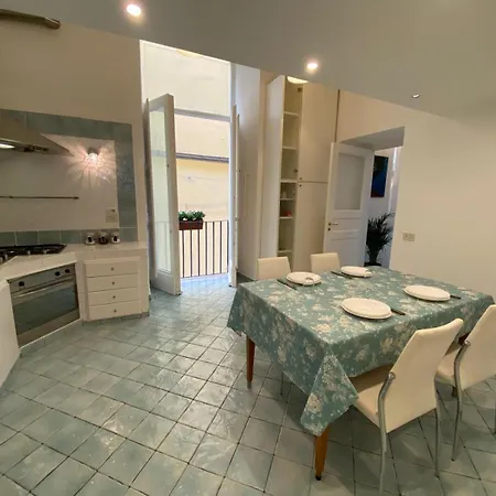 Casa Calu Castel Capuano Nyaraló *